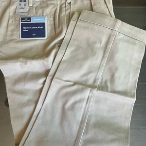 NWT Mens Dockers Classic fit pleated khakis 36/30